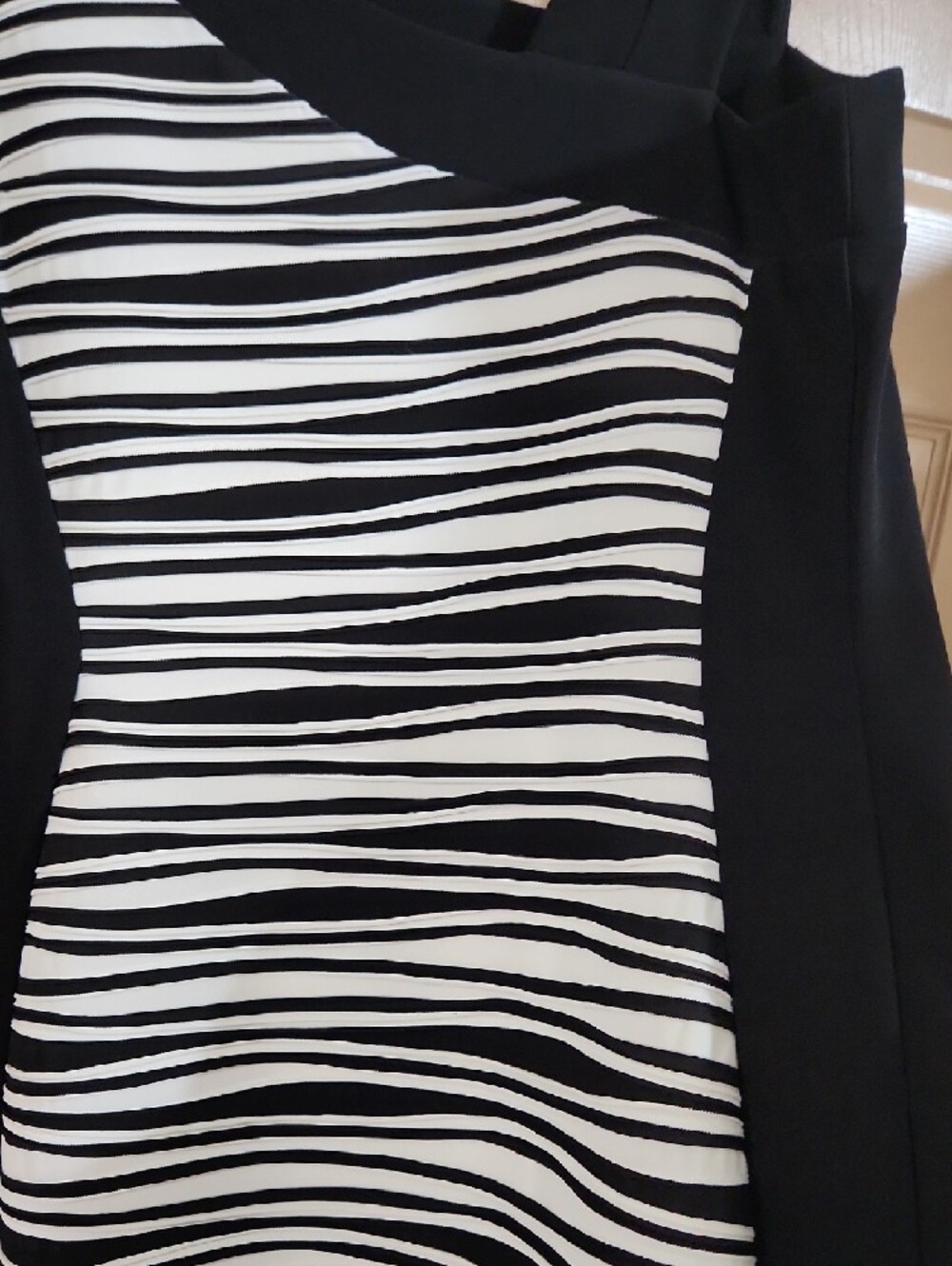 Joseph Ribkoff One-Shoulder Black & White Zebra-Stripe Sheath Dress Sz 12 - Picture 14 of 14